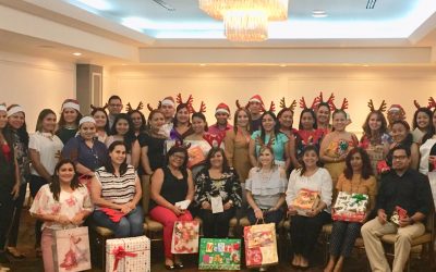 Almuerzo Navideño e Intercambio de Regalos con los Teachers del Programa Access y Coaches de Aula Digital