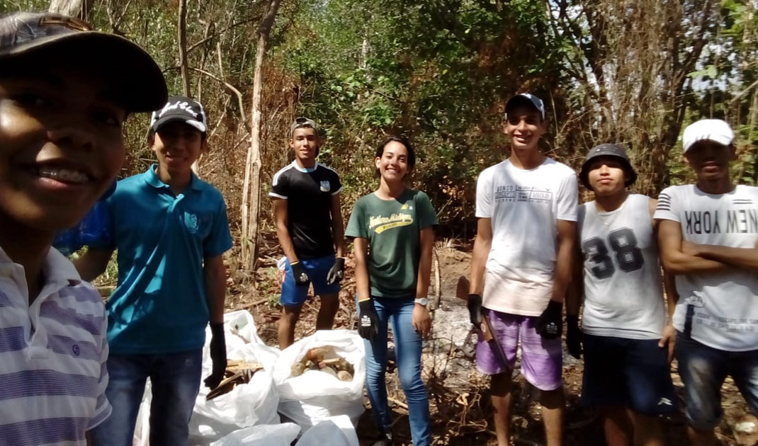 Jovenes Embajadores de Mayo realizan segunda limpieza de manglares