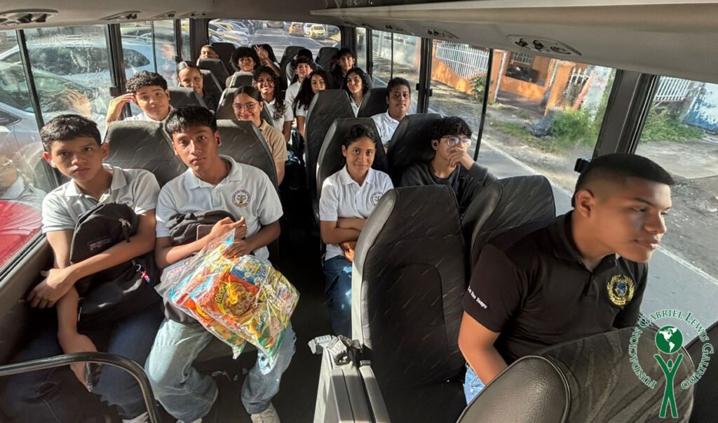 LET Program visita el BioMuseo