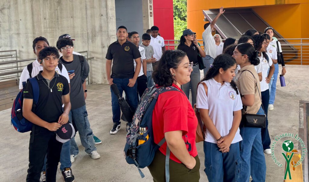 LET Program visita el BioMuseo