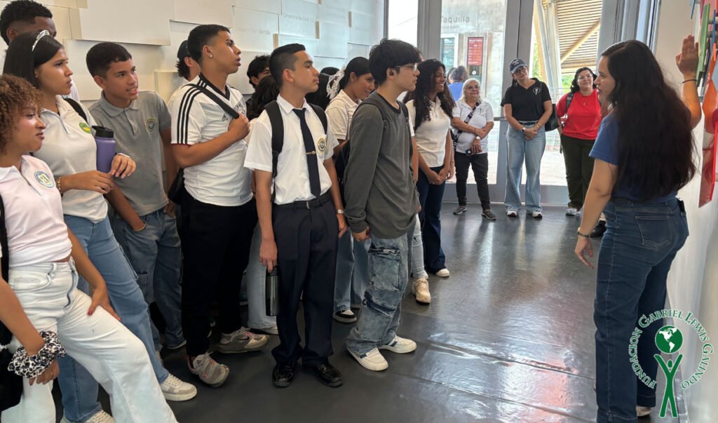 LET Program visita el BioMuseo