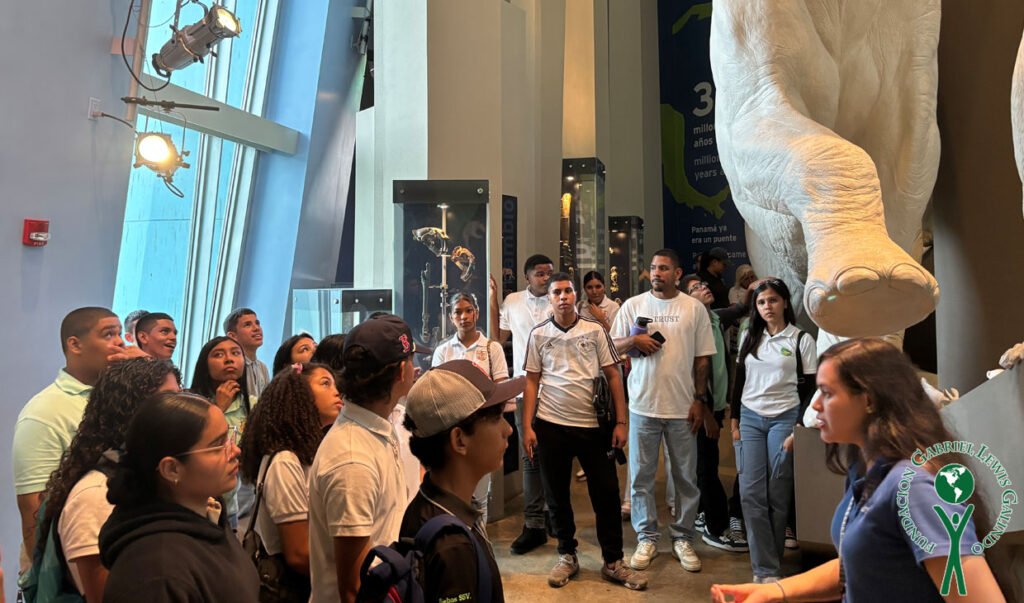 LET Program visita el BioMuseo