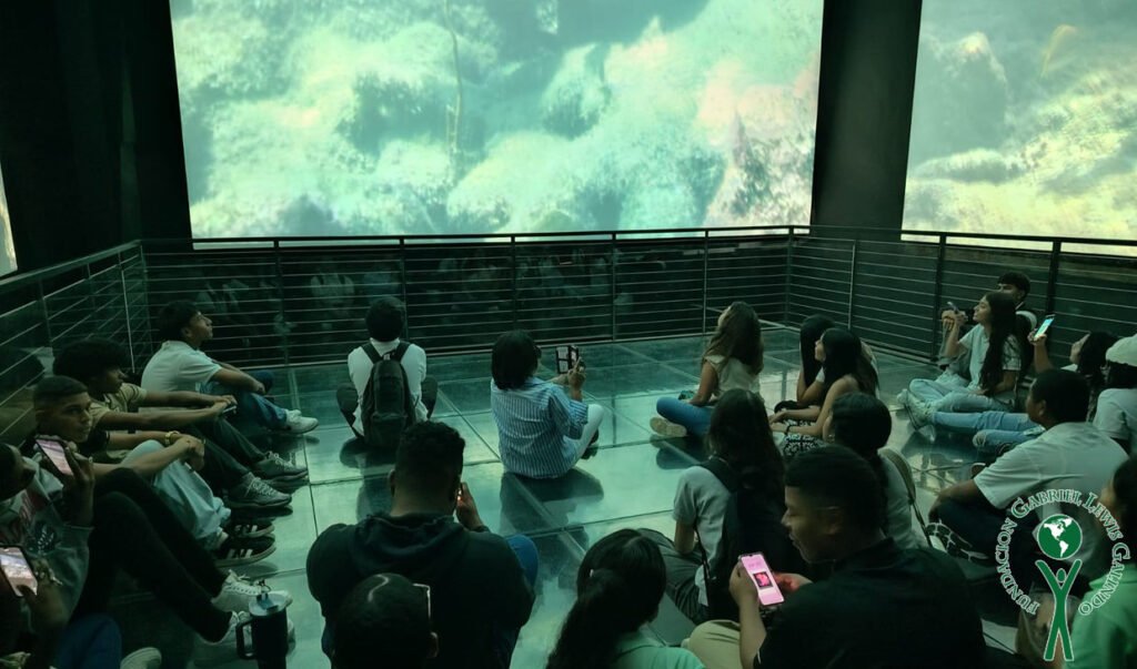 LET Program visita el BioMuseo