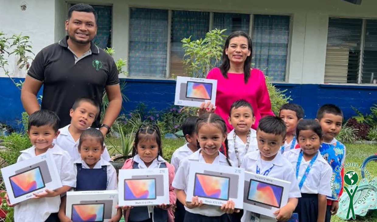 Profuturo entrega 300 Tablets de Reposición